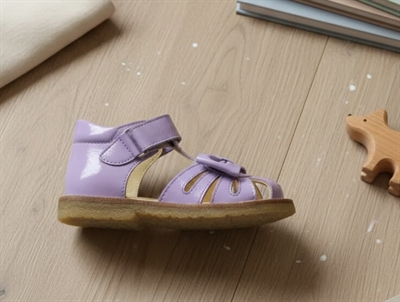 Angulus lilac sandal with lacquer and bow