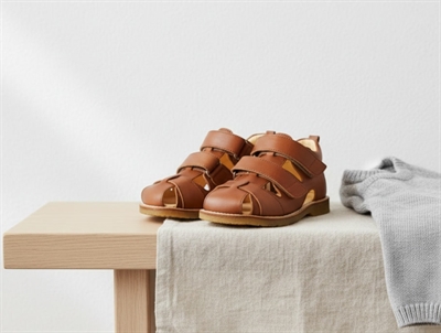Angulus sandal cognac