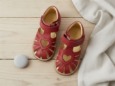 Angulus sandal red with heart