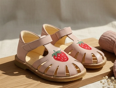 Angulus sandal rosebud with strawberry  