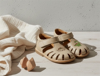 Angulus cognac weather embroidery sandal