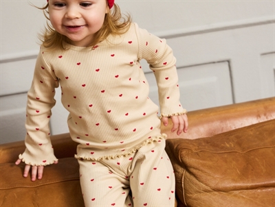THE NEW siblings night set with small red hearts