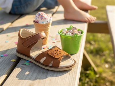 Pom Pom sandal camel with velcro