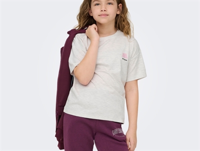 Kids ONLY t-shirt cloud dancer with red heart embroidery