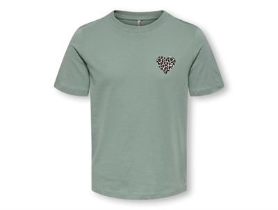 Kids ONLY t-shirt green milieu with leopard heart print