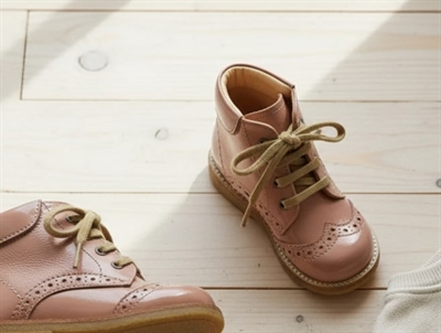 Angulus toddler shoe dark peach patent with laces