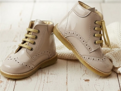 Angulus dusty almond beginner shoes with patent leather