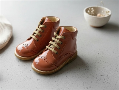 Angulus toddler shoe dusty orange lacquer with laces