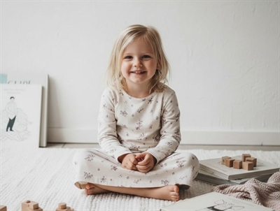 Wheat pale lilac flowers nightgown Iben