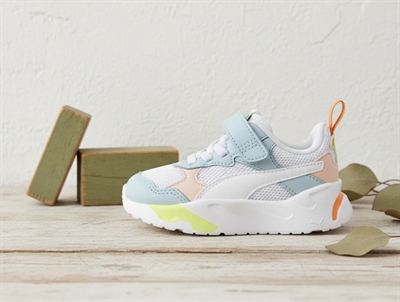 Puma dew/white/cucumber/pink sneakers Trinity