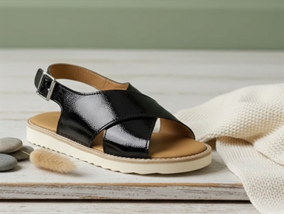 Angulus black lacquer buckle sandal