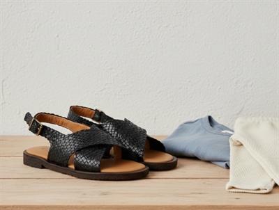 Angulus sandal black braided with buckle  