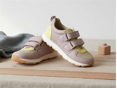 Pom Pom sneaker lavender combi with velcro