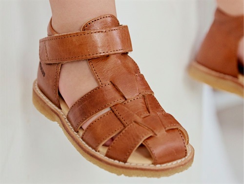 Angulus sandal cognac