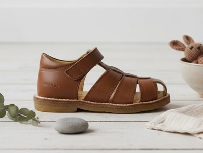 Angulus tan sandal