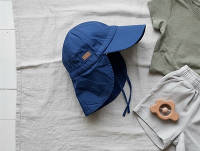 Melton sun hat navy with UV30 and neck shade