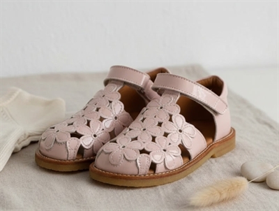 Angulus sandal rosebud with flowers and patent  