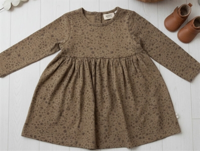 Wheat dress Otilde hazel spruce and cone