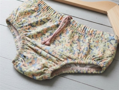 Wheat trunks Cilia flowers sky UV