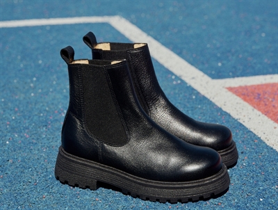 Angulus Chelsea boot black leather with chunky track sole