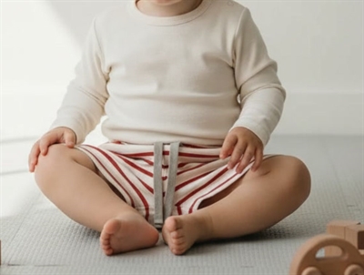 Wheat red stripe shorts Vic