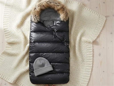 VER de TERRE footmuff black with SAGA fur trim