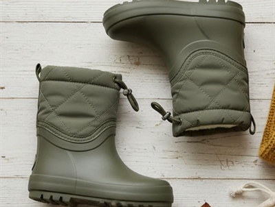 Wheat dry leaves winter rubber boot