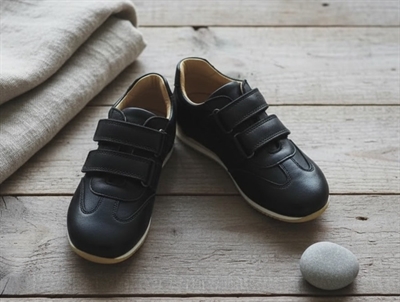 Pom Pom sneaker black with velcro