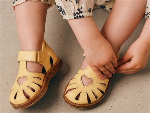 Angulus sandal yellow with heart  